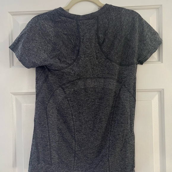 Athleta Momentum Top | Women’s Workout Top | Seamless Top | Size Medium - Picture 4 of 5